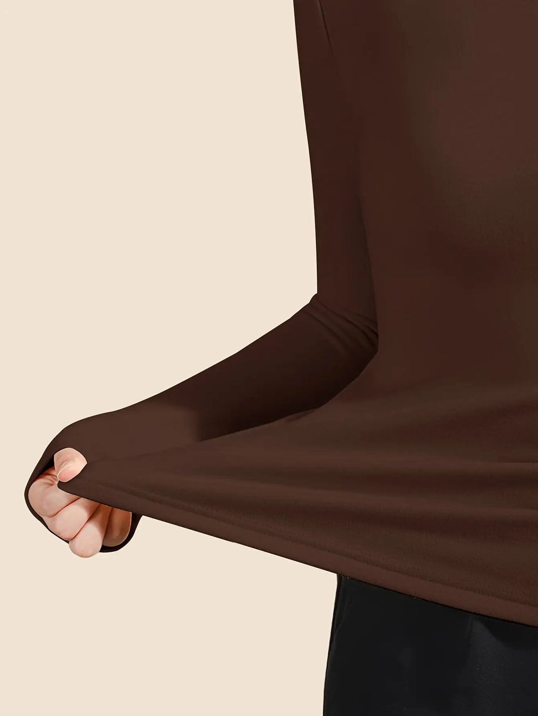 Detalle costura reforzada, tejido térmico.