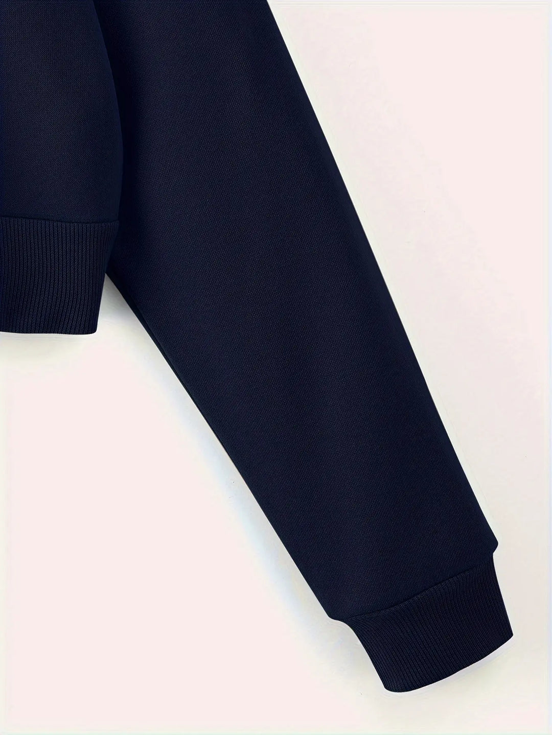 Sudadera Sanitaria Profesional: Comodidad Premium en Guardias Largas.