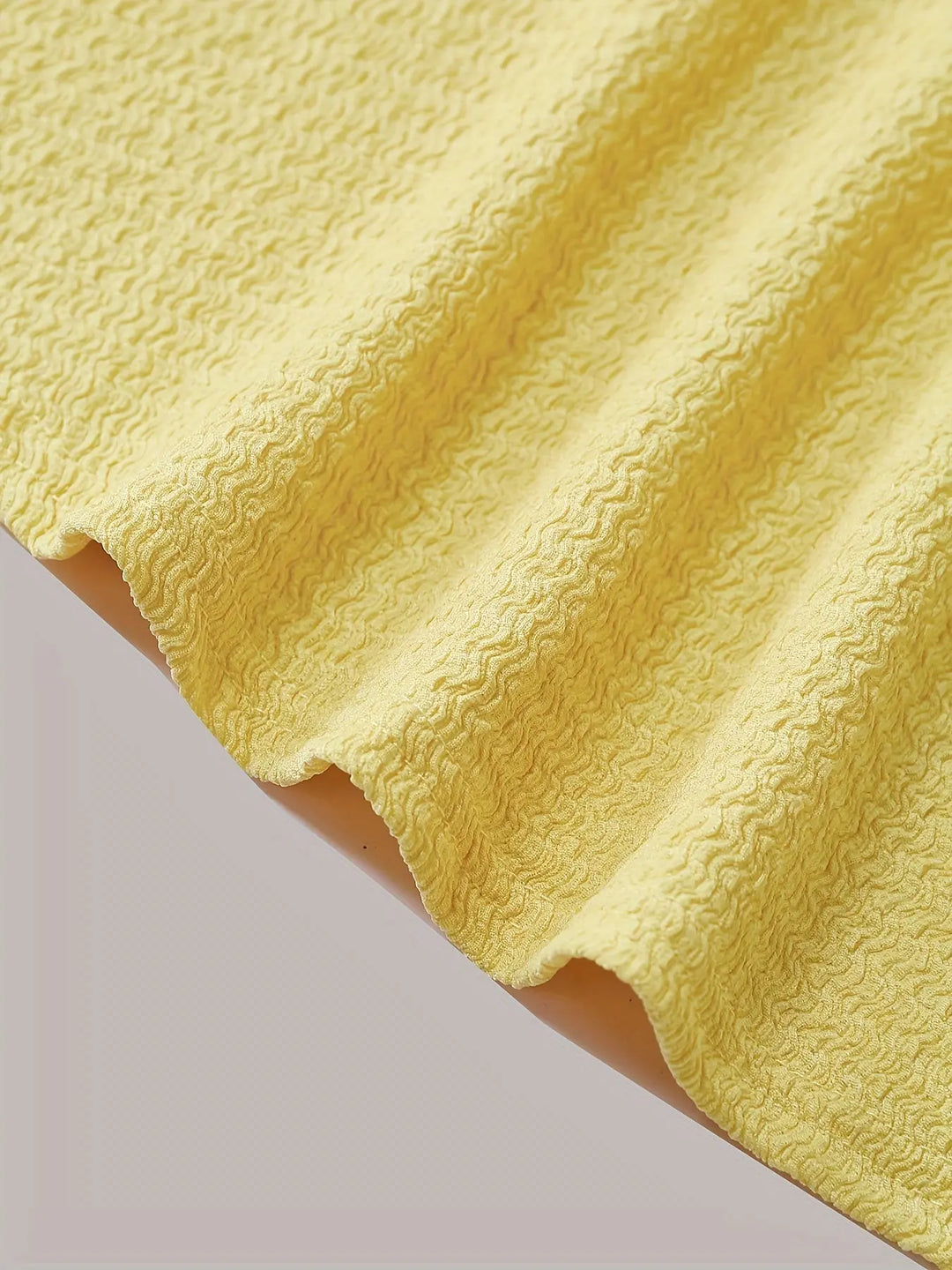 Top Bandeau Elegancia Profesional: Confort Adaptativo y Estilo Versátil.