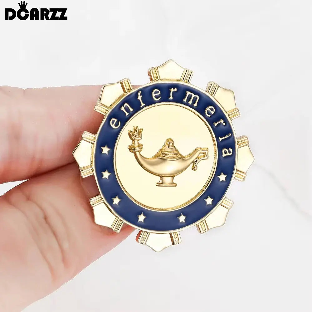 Insignia Corazón de Enfermera Premium: Estilo, Resistencia y Confort Ultraligero.