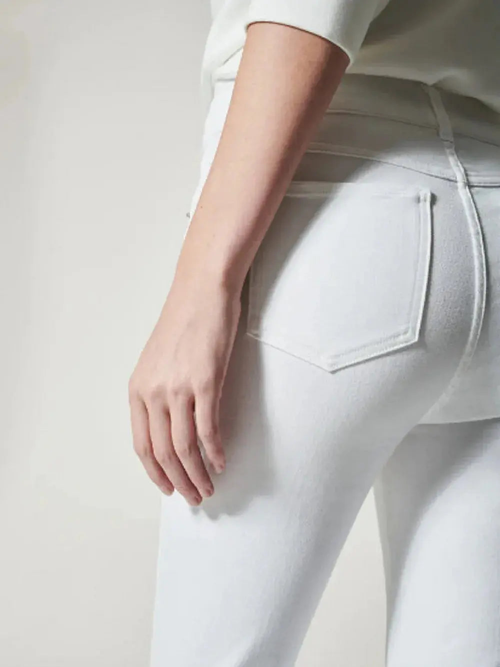 VitalFit Flare: Pantalones Médicos Premium. Confort Ergonómico y Estilo Profesional..