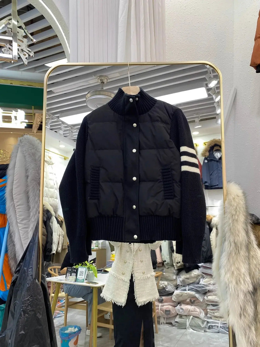 Limpieza, calidez profesional, plumón blanco acolchado.