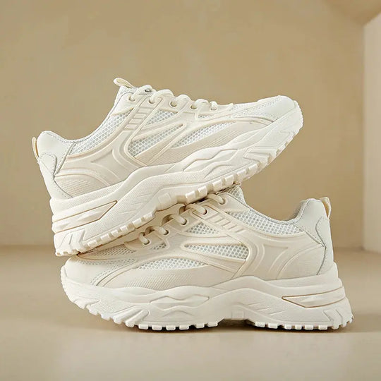 Zapatillas Vitalia Blancas: Confort y Estilo Premium para la Profesional Sanitaria.