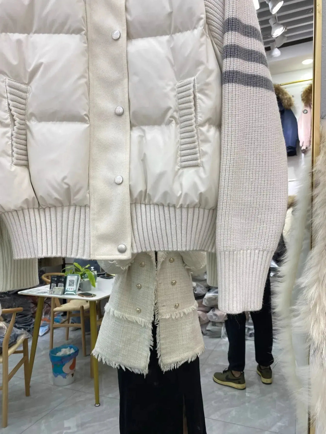 Chaqueta Plumón Blanca MedSurgery Premium: Calidez Superior y Estilo Profesional Elegante.