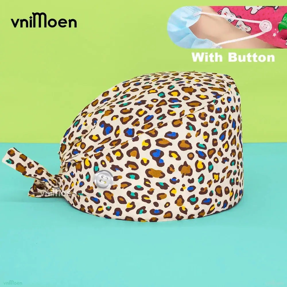 Detalle estampado gatos gorro quirúrgico