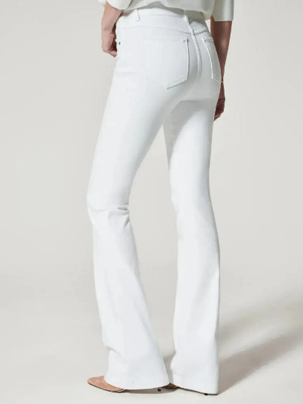 VitalFit Flare: Pantalones Médicos Premium. Confort Ergonómico y Estilo Profesional..