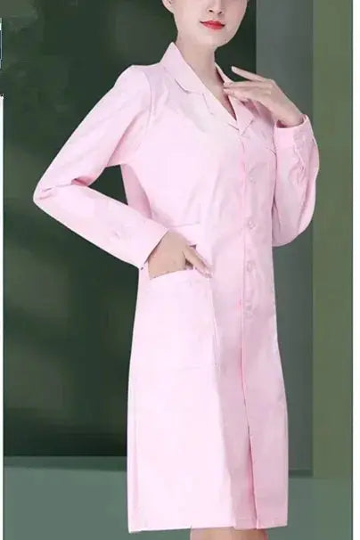 Bata Médica Femenina Premium: Eleva tu Estilo Profesional y Confort en Cada Turno..