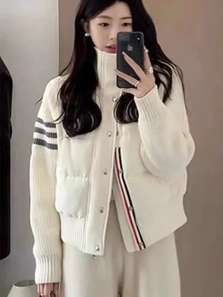 Chaqueta Plumón Blanca MedSurgery Premium: Calidez Superior y Estilo Profesional Elegante.