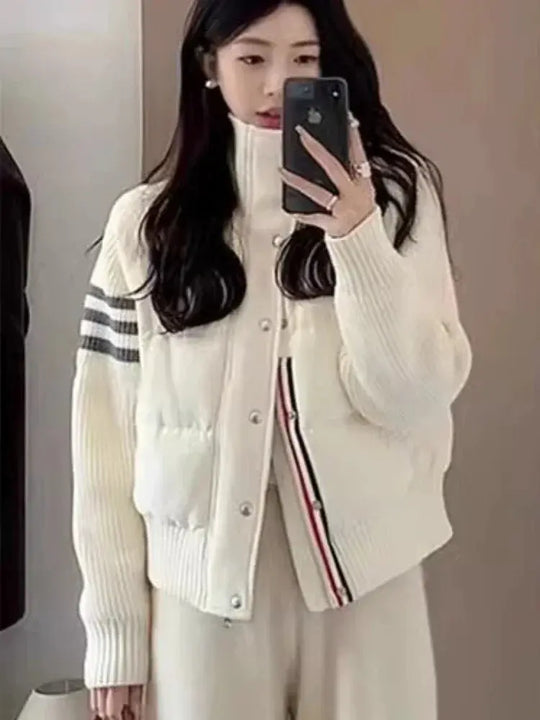 Chaqueta Plumón Blanca MedSurgery Premium: Calidez Superior y Estilo Profesional Elegante.