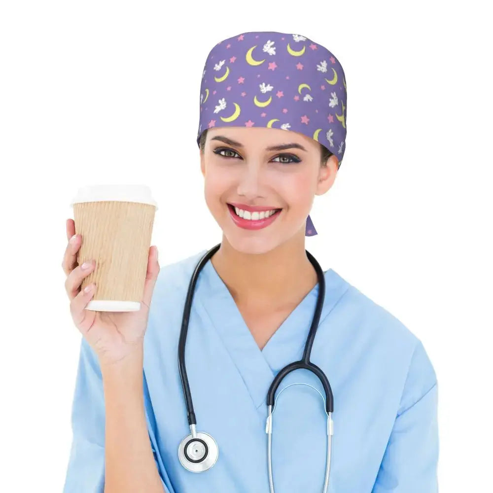 Detalle gorro estelar estampado premium.