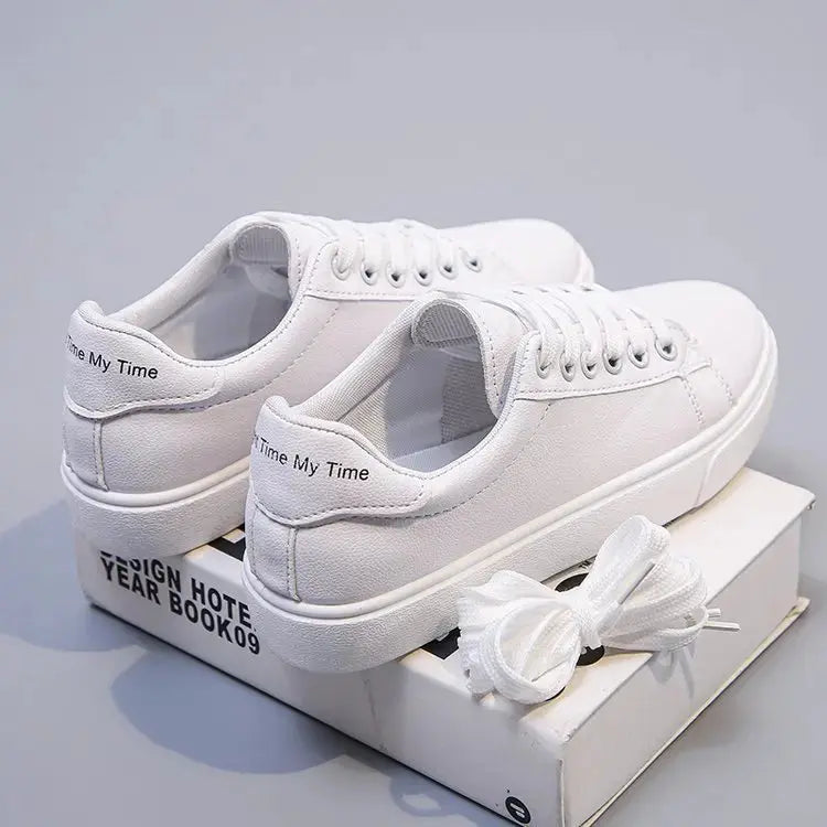 Zapatillas Blancas Vulcanizadas: Confort Élite y Estilo Profesional Sanitario.