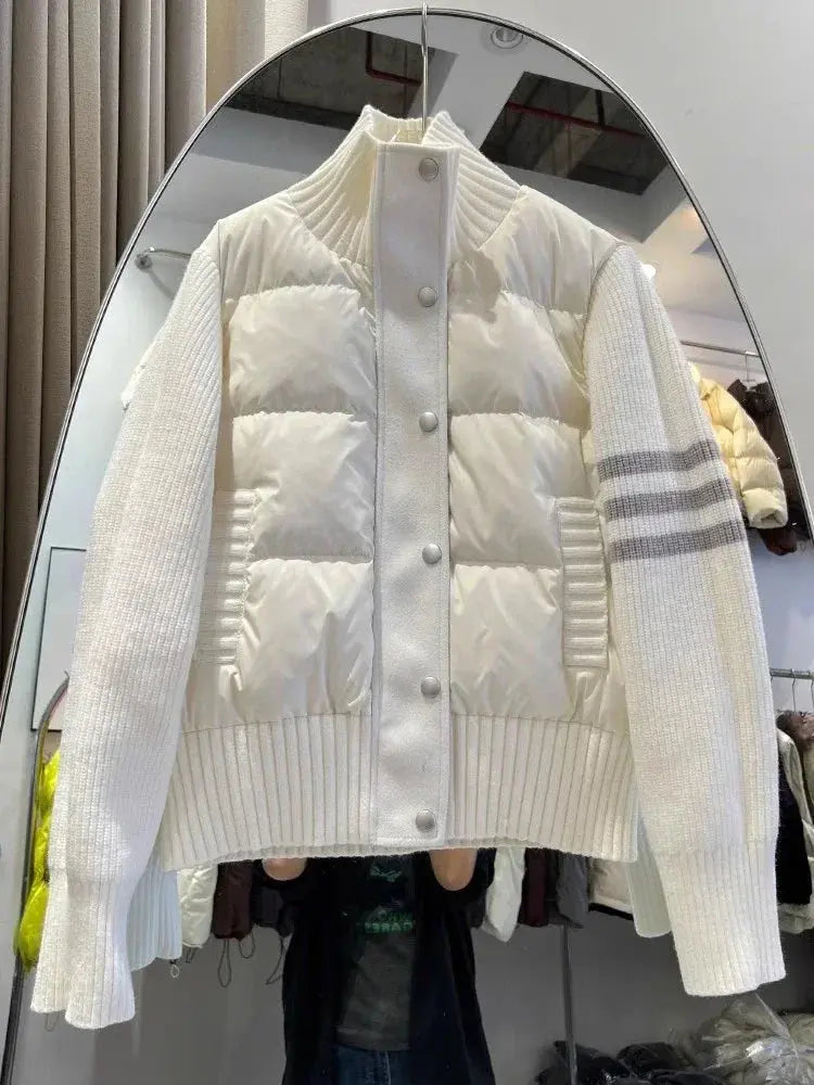Chaqueta Plumón Blanca MedSurgery Premium: Calidez Superior y Estilo Profesional Elegante.