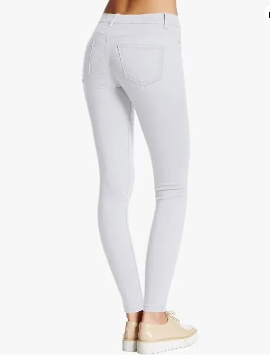 Jeans Blancos Elásticos Premium para Mujer Profesional del Área de la Salud.