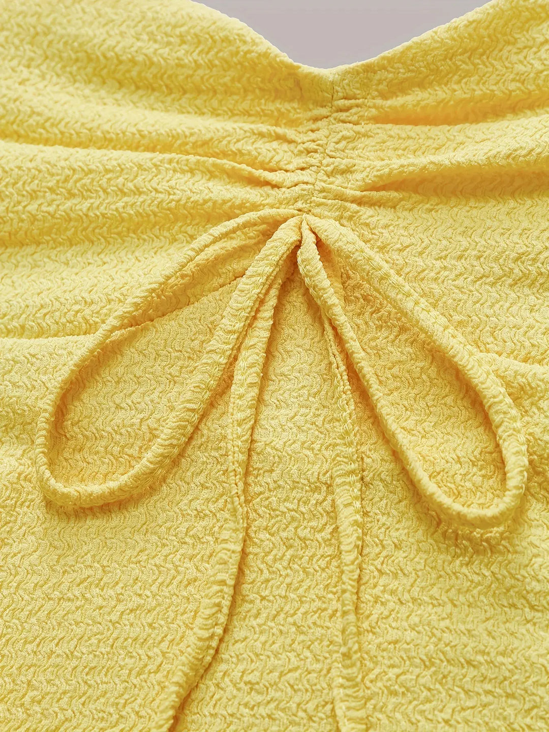 Top Bandeau Elegancia Profesional: Confort Adaptativo y Estilo Versátil.