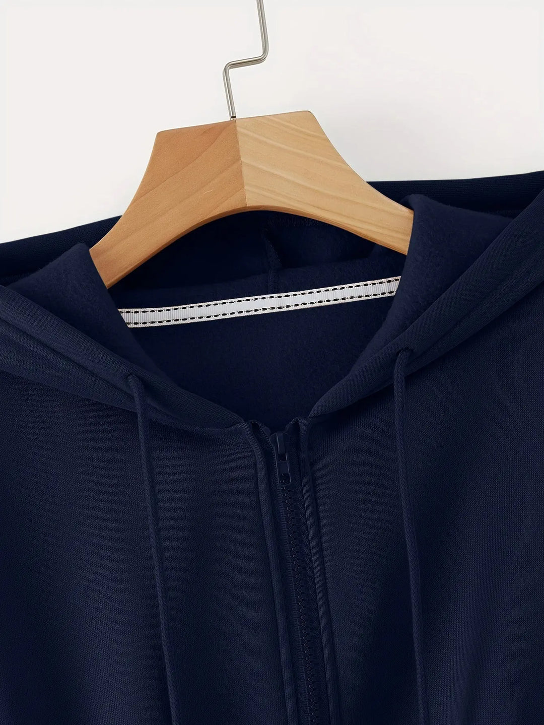 Sudadera Sanitaria Profesional: Comodidad Premium en Guardias Largas.