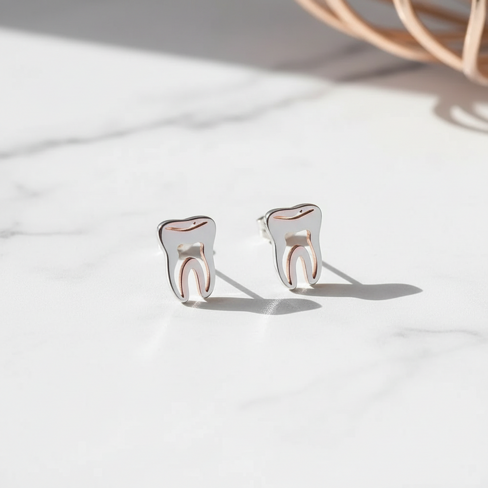 MedSurgery Aretes Minimalistas Diente Acero Inoxidable. Elegancia y Resistencia Profesional..